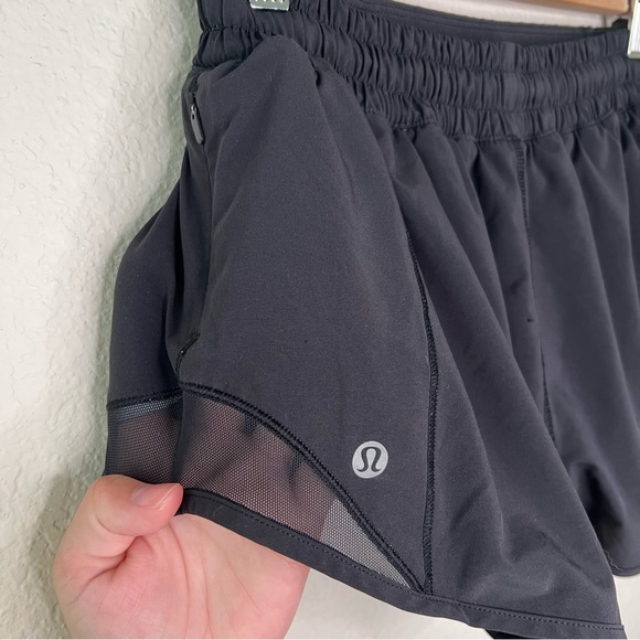 Lululemon Hotty Hot Short II *2.5" in Black size 6 - Picture 5 of 8